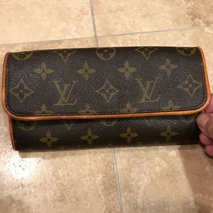 Authentic Louis Vuitton Twin Pochette PM